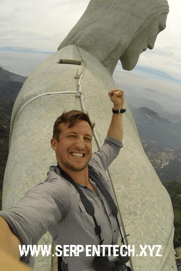 World's most dangerous selfie ever,Lee Thompson.dangerous selfie,